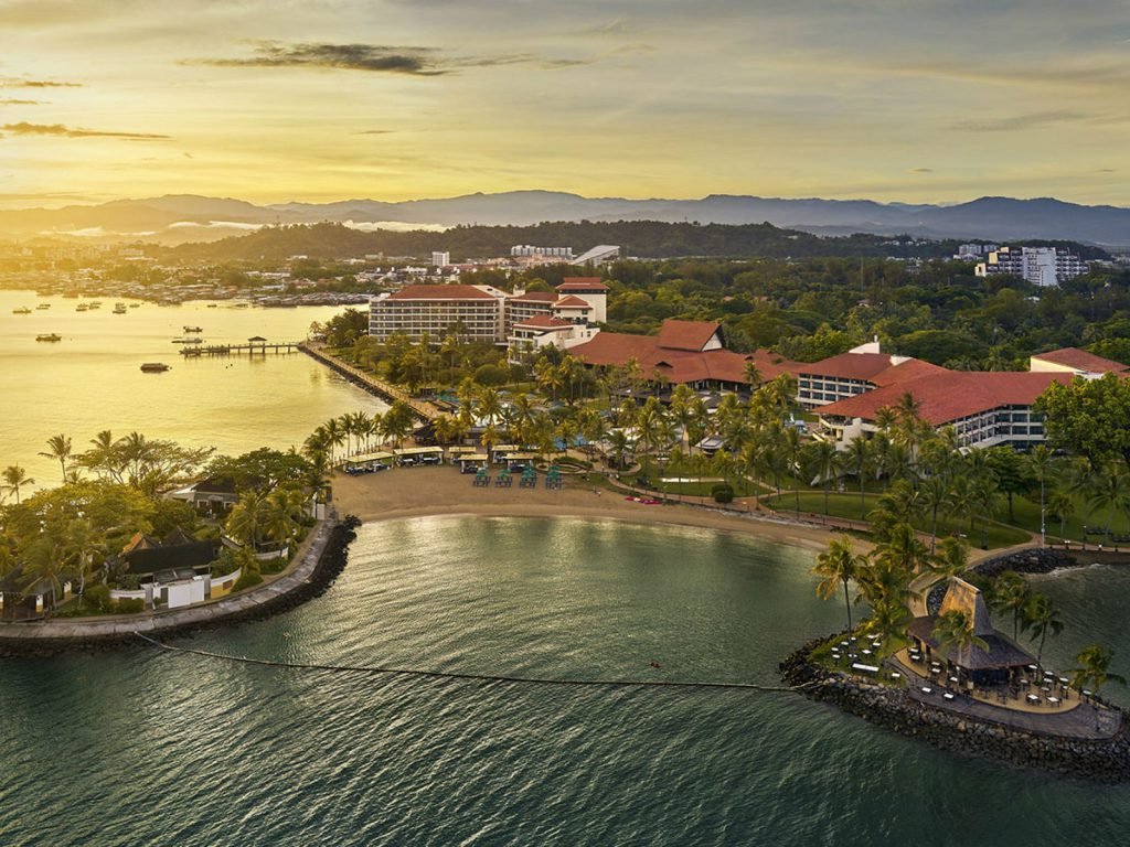 Kota Kinabalu, Tuaran, Shangri-La's Tanjung Aru resort | Rama Tours