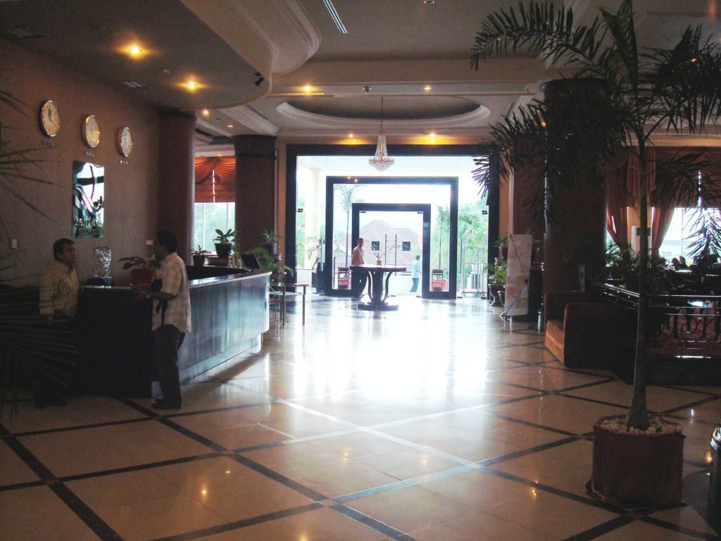 Gorontalo, Grand Q hotel | Rama Tours