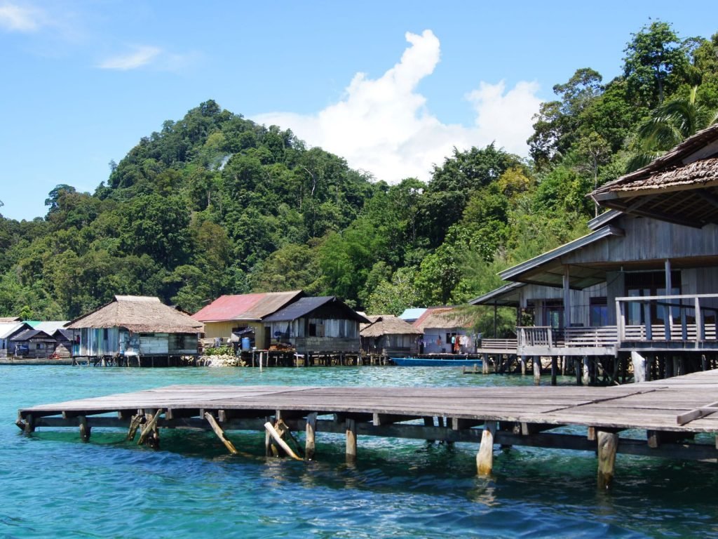 Seram, Lisar Bahari Guesthouse | Rama Tours