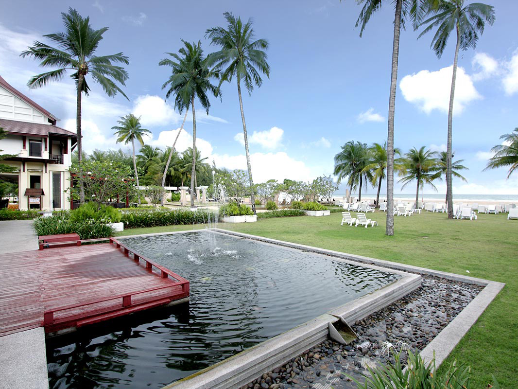  Khao  Lak  Apsara  Beachfront Resort and Villa Hotel 