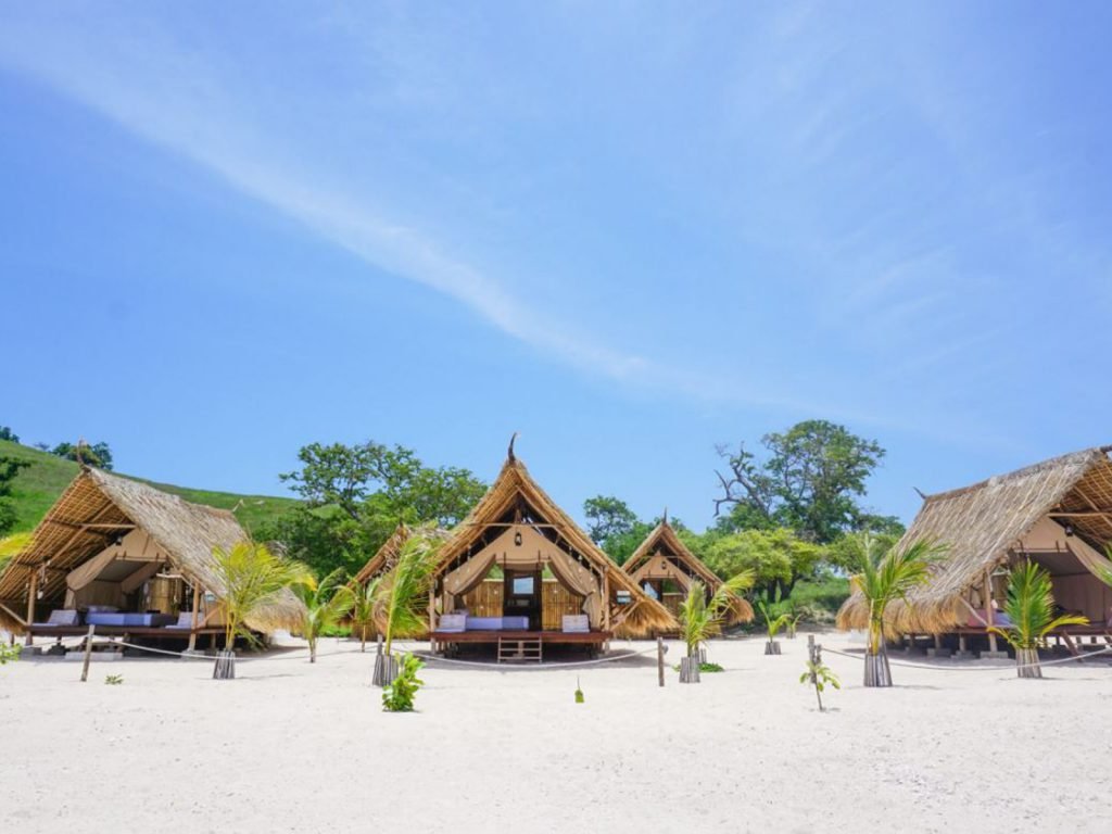 Flores, Labuan Bajo, Le Pirate Island | Rama Tours